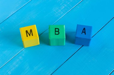 metin iş idaresi Mba Master renkli ahşap küpleri