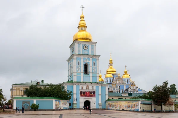 KIEV, UKRAINE - SEPTEMBER 14, 2015: St. Michaels Golden-Domed Monastery - famous church in Kyiv, Ukraine — Stock Photo, Image