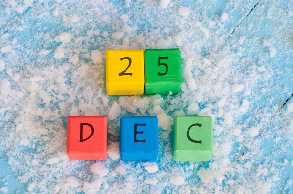 Data di Natale Su cubi di colore di legno. 25 dicembre. Decorazioni natalizie — Foto Stock