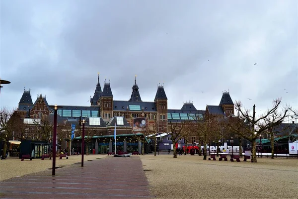 Amsterdam Tijdens Bewolkt Weer Historisch Gebouw Hou Van Amsterdam Monument — Stockfoto