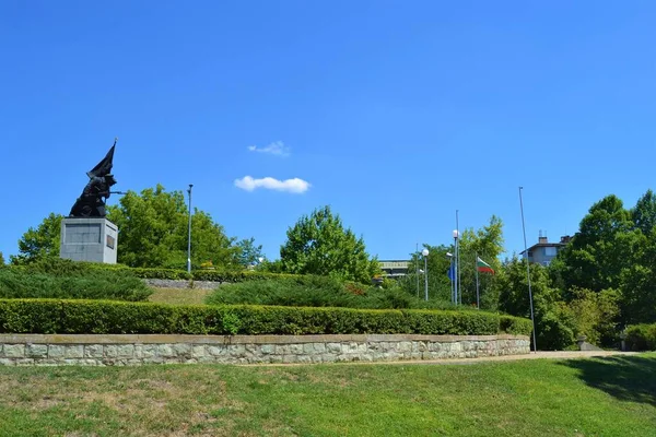 Bulgaria Durante Día Soleado Brillante Monumento Bulgaria Con Cielo Azul — Foto de Stock