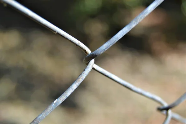 Feche Rede Arame Enferrujado Fios Metal Cobertos Para Cercas Jardim — Fotografia de Stock