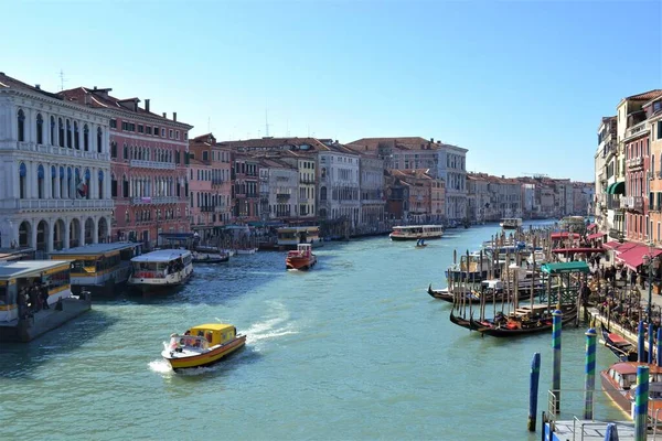 Venedig Venedig Stadsutsikt Solig Dag Magnifik Stad Gondoler Gamla Hus — Stockfoto