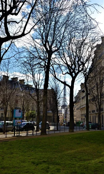 Sonbahar Boyunca Paris Sokak Manzarası Eyfel Kulesi Güneşli Bir Günde — Stok fotoğraf