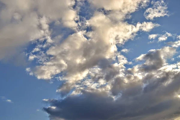 非常に曇りの日の間にトルコのビュー ブルサ 秋の曇りの中で非常に巨大なサイズの雲 — ストック写真