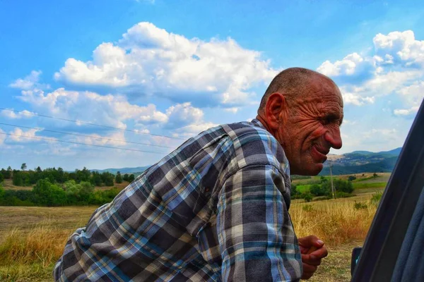 Bulgarie Kardzali 2011 Vieux Fermier Berger Parlent Avec Homme Voiture — Photo