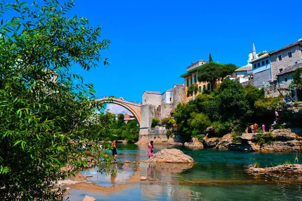 Bosnie Herzégovine Ville Mostar 2018 Les Gens Les Touristes Attendent — Photo