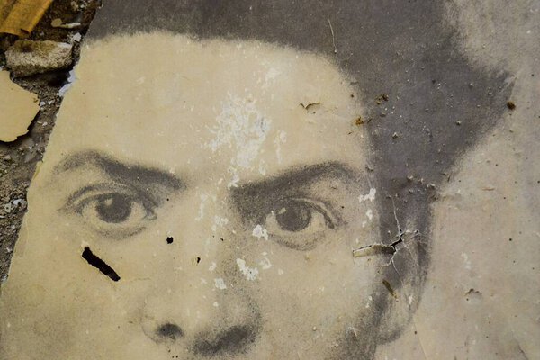 Болгария, Карджали, 19.08.2011. старые студенческие фотографии в заброшенной школе в Болгарии.