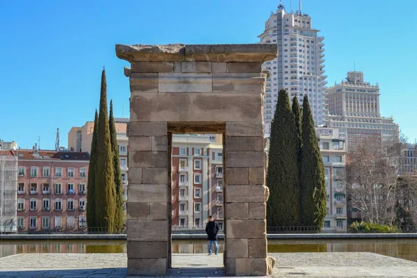 İspanya, Madrid, 16.02.2012. Debod Tapınağı (Templo de Debod) İspanya 'nın Madrid şehrinde sökülüp yeniden inşa edilen eski Mısır tapınağı.