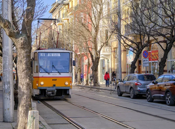 2021 ブルガリア ソフィアだ ソフィア通りと共通の通りにある古い路面電車 — ストック写真