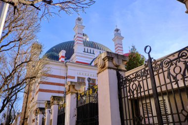 Sofya Sinagogu ve Rohr Chabad Yahudi Cemaati Merkezi güzel mimarisi ile.