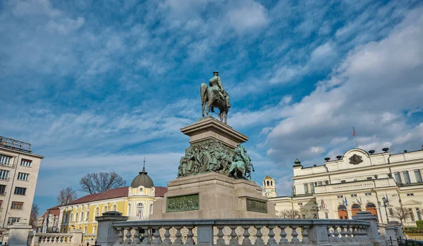 Statua Cara Aleksandra Centrum Stolicy Bułgarii Sofia Posąg Niebieskim Tle — Zdjęcie stockowe