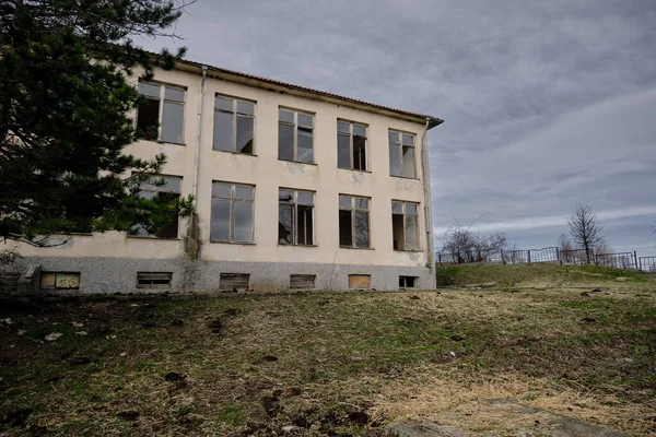 2021 Bulgaria Kardzali Old Brownfield Abandoned Soviet Type School Overcast — Stock Photo, Image