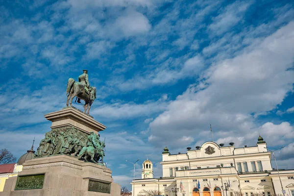 Statua Cara Aleksandra Centrum Stolicy Bułgarii Sofia Posąg Niebieskim Tle — Zdjęcie stockowe