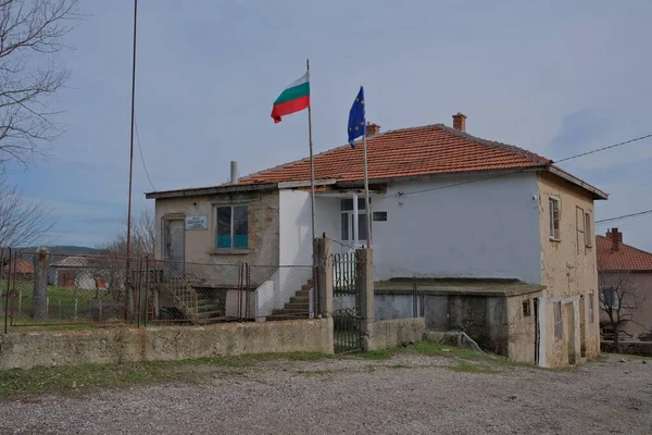 Antiguo Edificio Oficial Campo Bulgaria Con Bulgaria Bandera Unión Europea — Foto de Stock