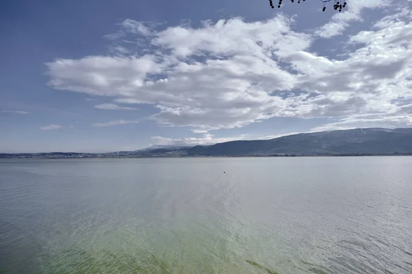 Lago Uluabat Golyazi Bursa Con Enorme Fondo Montaña Durante Día — Foto de Stock