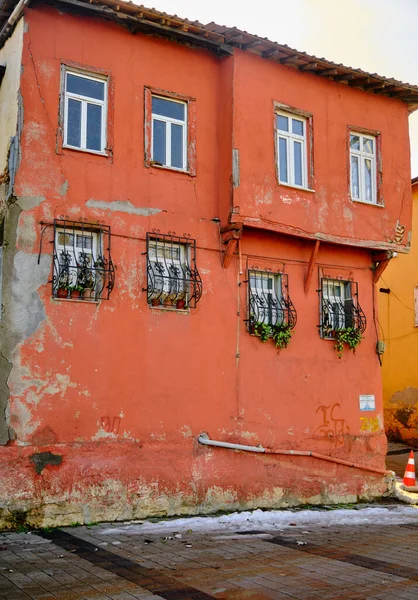 Antiga Vermelha Casa Retro Vintage Colorido Golyazi Durante Dia Ensolarado — Fotografia de Stock