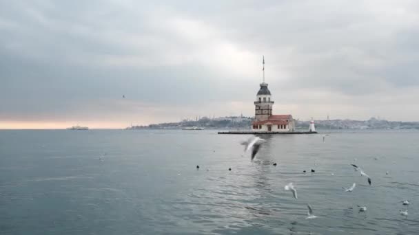 Toren Van Het Meisje Kulesi Stanbul Turkije Tijdens Bewolkt Weer — Stockvideo