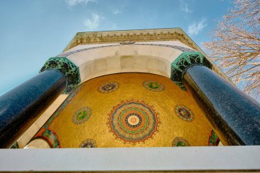 Türkiye istanbul 03.03.2021.Sultanahmet Meydanı ve Osmanlı İmparatorluğu döneminden kalma görkemli oymalar ve Alman çeşmesi olarak adlandırılan eski halk çeşmesi (alman cesmesi))