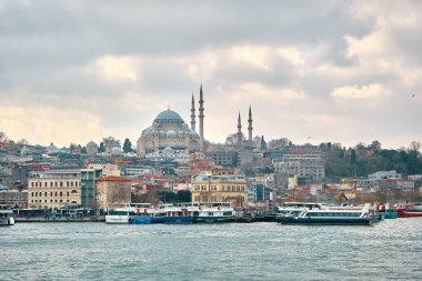 Türkiye istanbul 03.03.2021 İstanbul Boğazı 'ndaki Yeni Cami Camii, İstanbul Boğazı' ndan çekilen fotoğrafla sabah saatlerinde açıldı..