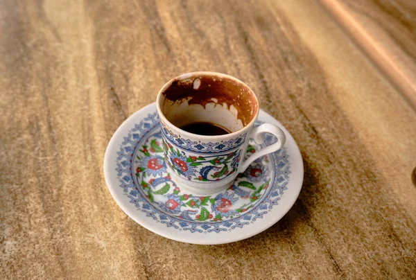 Traditionelle Türkische Kaffeekanne Und Teller Mit Iznik Fliesen Gravuren Auf — Stockfoto