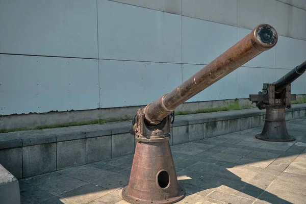 Gamla Och Gamla Kanoner Ställer Besiktas Istanbul Runt Flottans Museum — Stockfoto