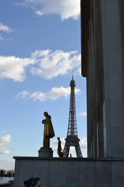 2012 Párizs Franciaországba Híres Eiffel Torony Szobrok Előtte — Stock Fotó