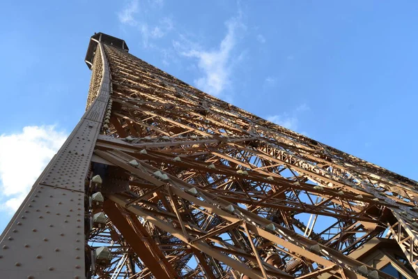 2012 Paris Frankreich Berühmter Eiffelturm Und Skulpturen Davor — Stockfoto