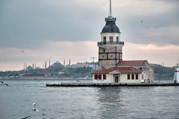 2021 Κωνσταντινούπολη Τουρκία Παρθενικός Πύργος Κατά Διάρκεια Του Ηλιοβασιλέματος Και — Φωτογραφία Αρχείου