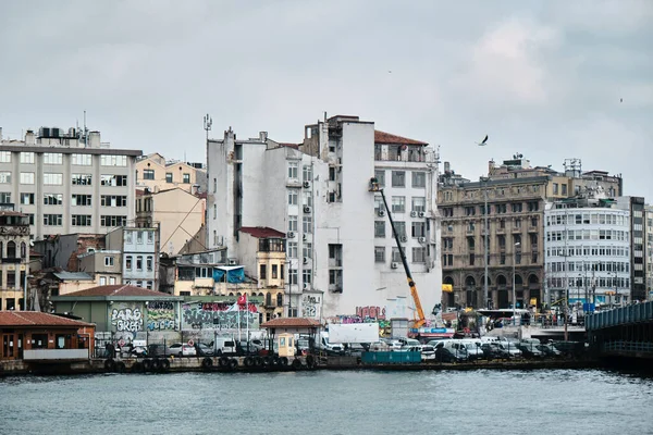 2021 Istanbul Törökország Isztambuli Karakoy Part Számos Aranyszarvba Horgonyzott Gyalogos — Stock Fotó