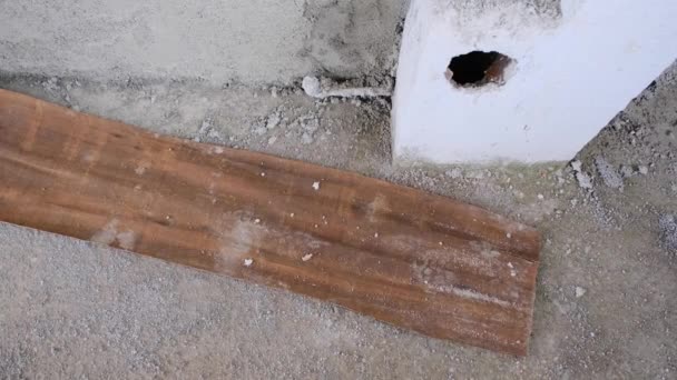 Pièce Bois Sur Sol Béton Aspirateur Rotatif Vieux Décoloré Sur — Video