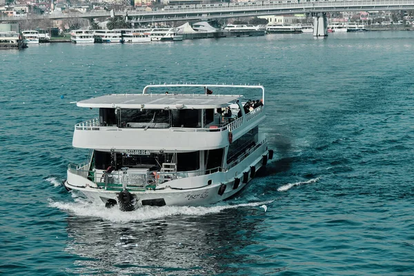 Turkije Istanbul 2021 Istanbul Eminonu Bosporus Met Voetgangersveerboot — Stockfoto