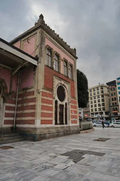 Fassade Des Bahnhofs Sirkeci Mit Osmanischen Empiremustern 2021 Istanbul Turkey — Stockfoto