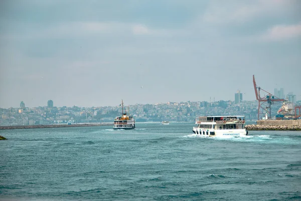 2021 Istanbul Turkey Overcast Rainy Day Istanbul Bosphorus Transportation Ship — Stock Photo, Image