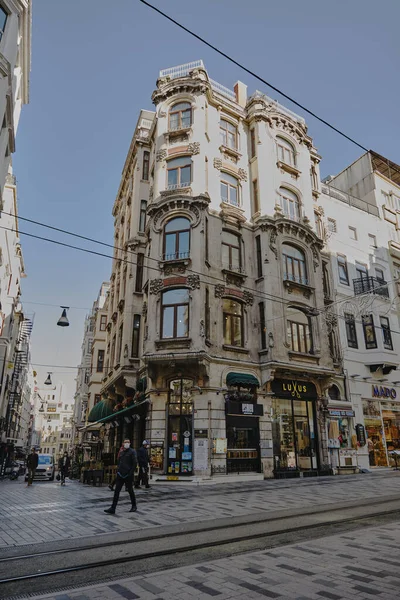 Turquía Istanbul 2021 Edificios Estilo Amarillo Moderno Apartamentos Tiendas Calle — Foto de Stock