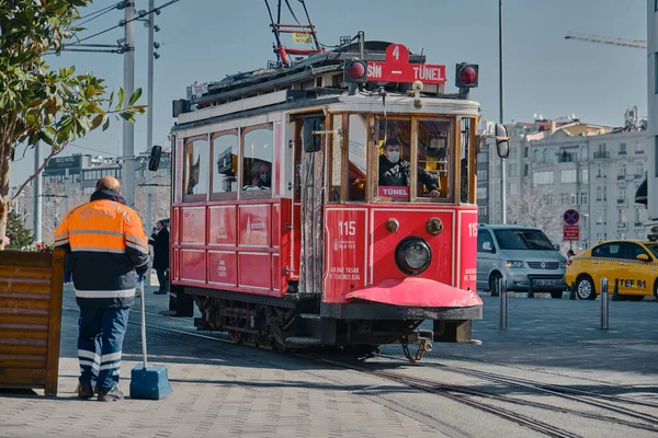 Törökország Isztanbul 2021 Legismertebb Taksim Tér Reggel Piros Vintage Retro — Stock Fotó