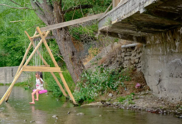 2021 Ihlara Valley Turkey Small Girl Swing Hammock Water River — Stock Photo, Image