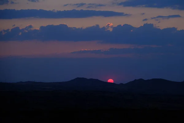 Güneş Batmadan Hemen Önce Urgup Goreme Gül Vadisinde Gün Batımı — Stok fotoğraf