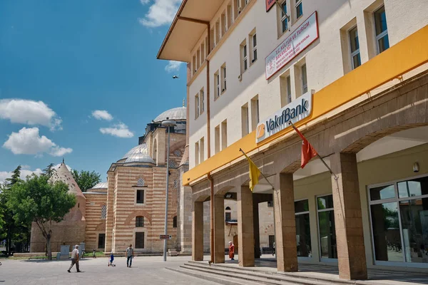 Sems Tebrizi Mosque Vakf Bank Local People Walking Town Square — Foto de Stock