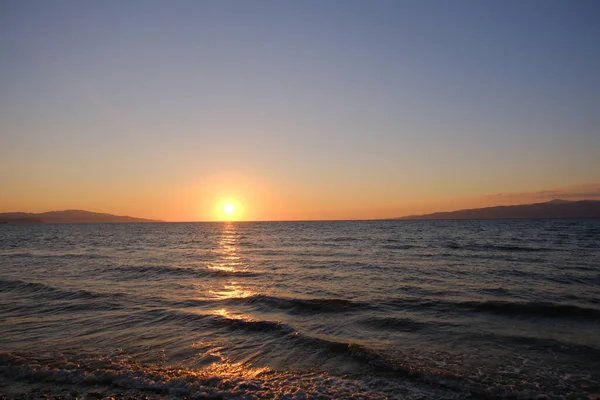 Foto Verano Vacaciones Mar Durante Atardecer Magnífico Reflejo Luz Del —  Fotos de Stock