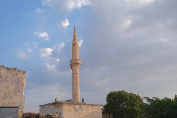 Minarete Uma Pequena Masjid Mesquita Feita Calcário Capadócia Com Luzes — Fotografia de Stock