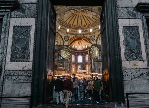 2021 Istanbul Turquia Porta Entrada Antiga Mesquita Hagia Sophia Com — Fotografia de Stock