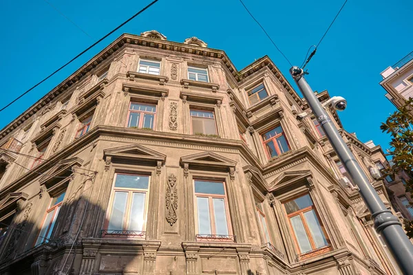Turquía Istanbul 2021 Edificios Estilo Amarillo Moderno Apartamentos Tiendas Calle — Foto de Stock