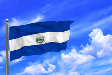 El Salvador Bayrak Renkleri Rüzgarda sallanıyor Güzel bir yaz mavi gökyüzünde