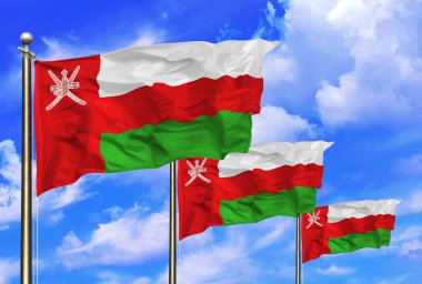 Rüzgarda sallanan Umman Bayrakları Güzel bir yaz mavi gökyüzünde