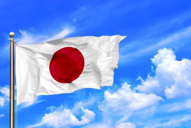 Japon Ulusal Bayrağı Güzel bir yaz mavi gökyüzünde rüzgarda dalgalanıyor