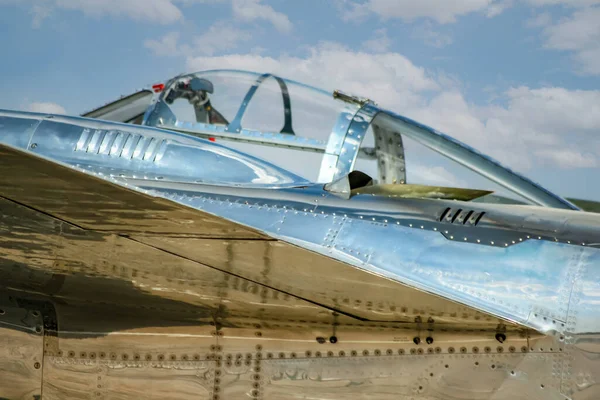 Chrome Wings A Vintage Warbirds Ayna benzeri uçak gövdesi