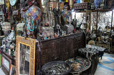 Ouarzazate Antika Miras Pazarı - Fas Ticaret ve Sanatına Tarihi Pencere