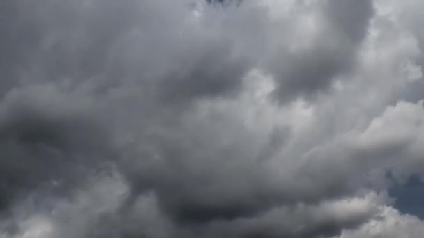 Dunkle Gewitterwolken im Zeitraffer Regen Wolken — Stockvideo