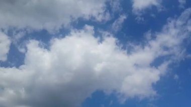 Gökyüzünde ki Güzel Bulutların Döngüsü Zaman Atlamalı